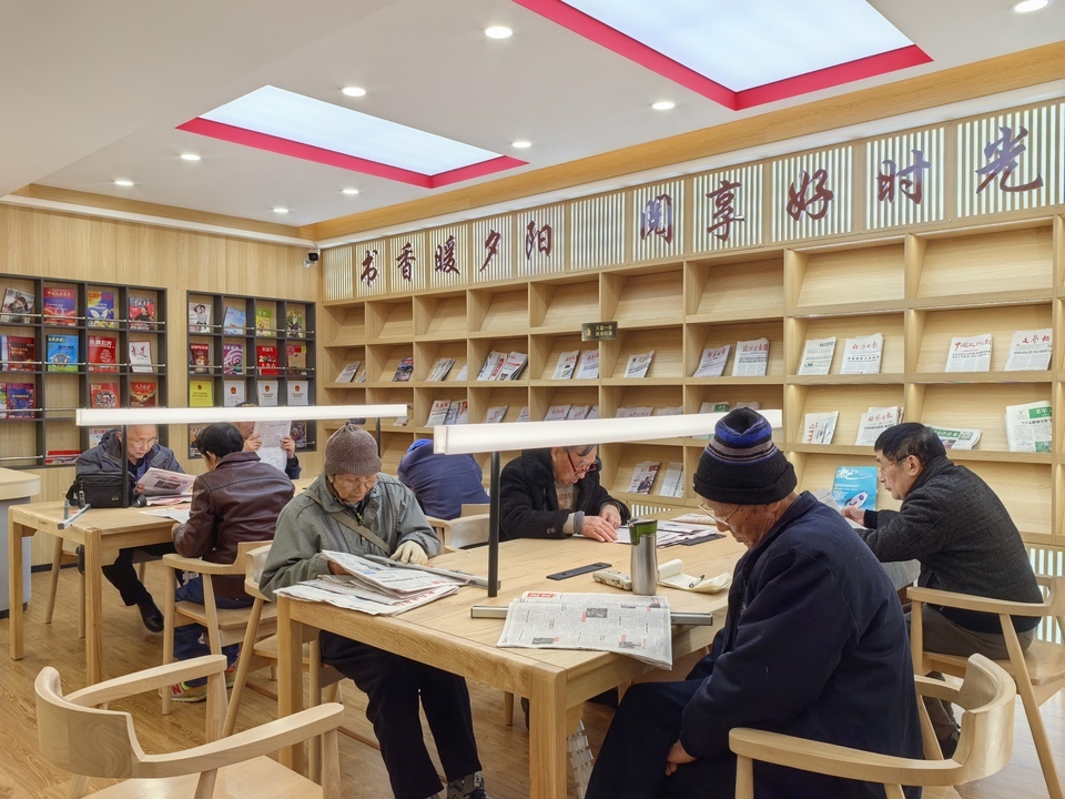 北碚图书馆报刊阅览室（老年阅览室）焕新开放 书香伴银龄，文化暖耆心